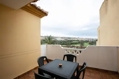 Un balcón o terraza de Penthouse Apartment in Almerimar with underground parking Free WIFI