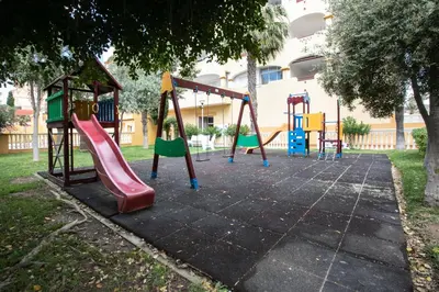 Zona de juegos infantil en Penthouse Apartment in Almerimar with underground parking Free WIFI