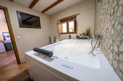 Una televisión o centro de entretenimiento en Reul Alto Cortijos Rurales