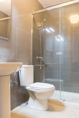 Un baño de Casita Las Malvinas en Villa de Nijar con piscina