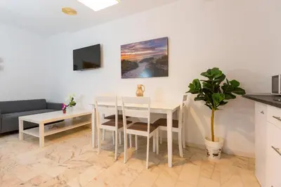 Una televisión o centro de entretenimiento en Casita Las Malvinas en Villa de Nijar con piscina