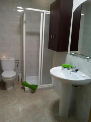 Un baño de Miramar Habitaciones