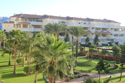 Jardín al aire libre en Villa Romana Roquetas