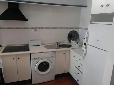 Una cocina o zona de cocina en vista al mar