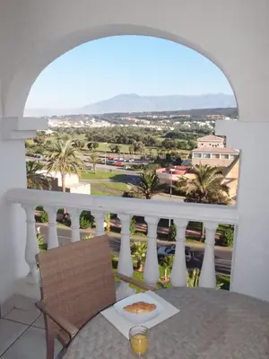 Un balcón o terraza de Luxury apartment in central Almerimar with Free Secure Parking