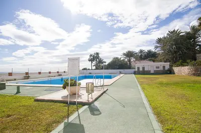 Piscina en o cerca de Bungalow de Lujo a pie de playa en Aguadulce