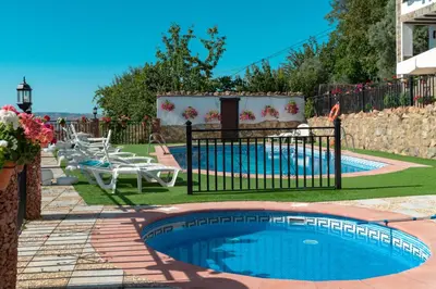 Piscina en o cerca de Alojamientos Rurales Los Macabes
