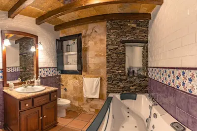 Un baño de Alojamientos Rurales Los Macabes