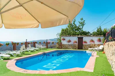 Piscina en o cerca de Alojamientos Rurales Los Macabes