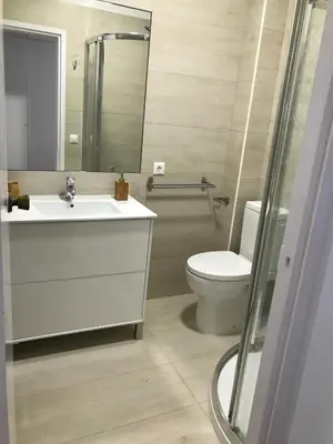 Un baño de 1 de 17 CASA CON JARDÍN PRIVADO A 200m DE LA PLAYA.