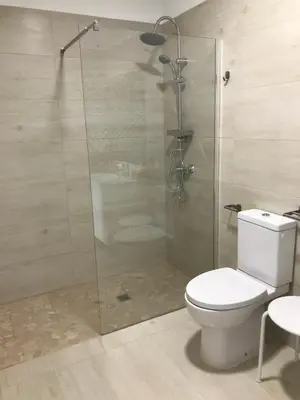 Un baño de 1 de 17 CASA CON JARDÍN PRIVADO A 200m DE LA PLAYA.