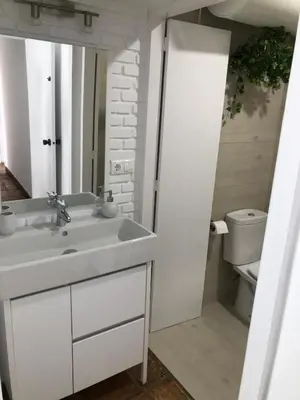 Un baño de 1 de 17 CASA CON JARDÍN PRIVADO A 200m DE LA PLAYA.