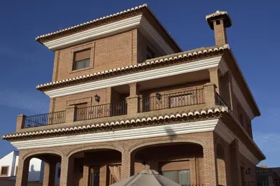 Edificio en el que se encuentra la habitación en casa particular