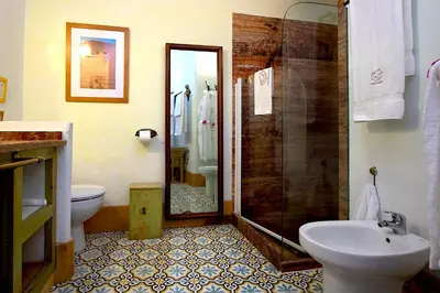 Un baño de Cortijo La Joya de Cabo de Gata