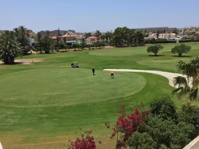 Instalaciones para jugar al golf en el apartamento o alrededores