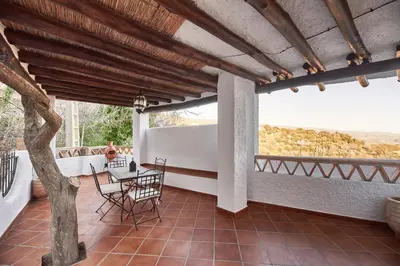 Un balcón o terraza de La Almunia de la Alpujarra