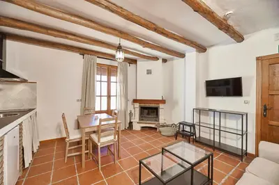 Una televisión o centro de entretenimiento en La Almunia de la Alpujarra
