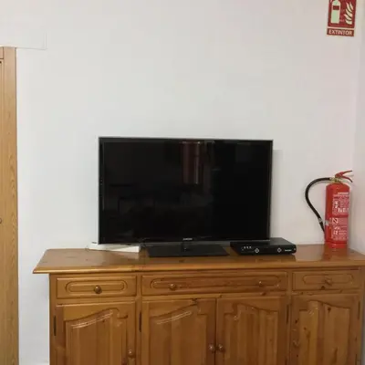 Una televisión o centro de entretenimiento en El cortijo de la abuela