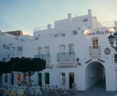 Edificio en el que se encuentra el hostal o pensión