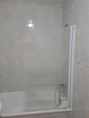 Un baño de Puerto Roquetas de Mar