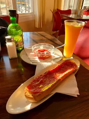 Comida en o cerca de este hotel