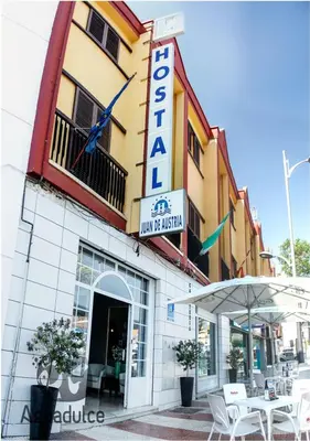 Edificio en el que se encuentra el hostal o pensión