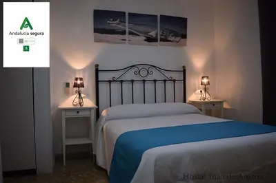 Cama o camas de una habitación en Hostales Juan de Austria I & II