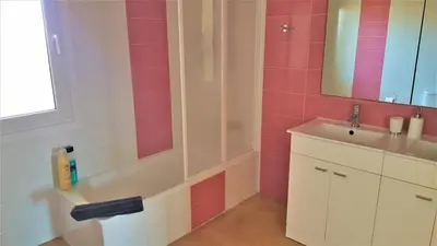 Un baño de Chalet Irlanda - 5 bedrooms PRIVATE HOUSE 300M FROM BEACH