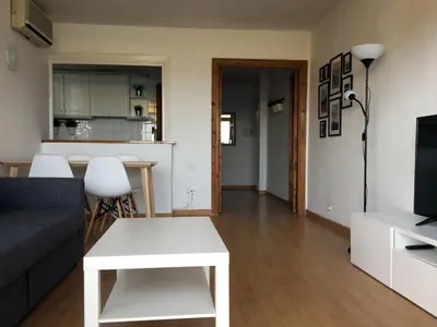 Una televisión o centro de entretenimiento en APARTAMENTO CON VISTAS AL MAR. PRIMERA LINEA DE PLAYA.