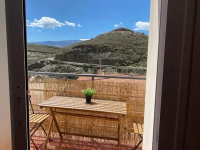 Vista general de una montaña o vista desde la posada u hostería