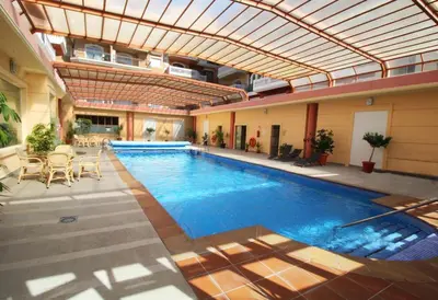 Piscina en o cerca de ÁTICO DELUXE entre CENTRO y PLAYA Salinas con TERRAZA, WIFI, PISCINA climatizada, GYM, SAUNA y GARAJE -Smart TV