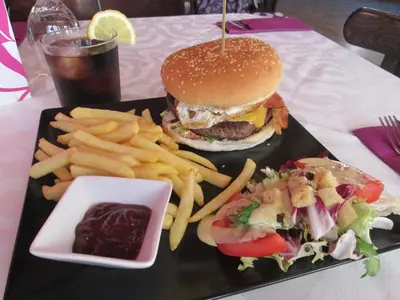 Comida en o cerca de este hostal o pensión
