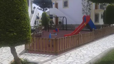 Zona de juegos infantil en Apartamentos Vera Coast