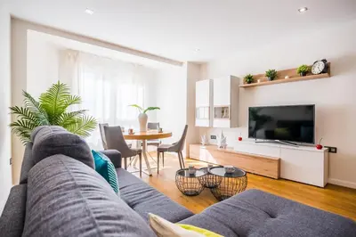 Una televisión o centro de entretenimiento en Expoholidays-Rueda Lopez apartamento de lujo