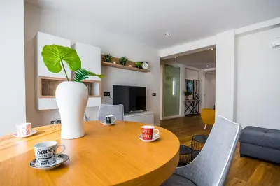 Una televisión o centro de entretenimiento en Expoholidays-Rueda Lopez apartamento de lujo