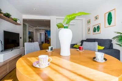 Una televisión o centro de entretenimiento en Expoholidays-Rueda Lopez apartamento de lujo