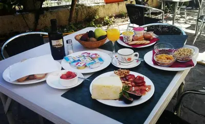 Comida en o cerca de este apartamento