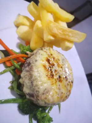 Comida en o cerca de este apartahotel