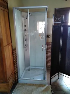 Un baño de Estudio Rustico