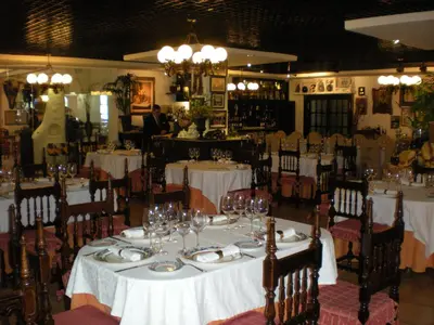 Un restaurante o sitio para comer en Hotel Terraza Carmona