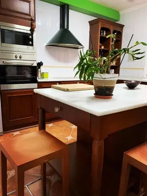 Una cocina o zona de cocina en La Casa Viva. Alojamiento responsable y sostenible.