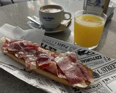 Opciones de desayuno disponibles en Pensión Juan Pedro