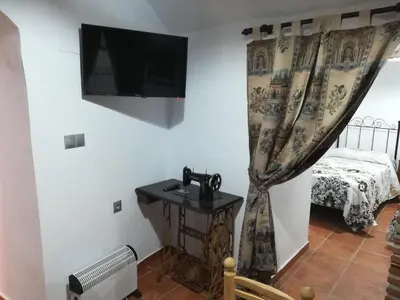 Una televisión o centro de entretenimiento en Cueva Tradicional El capricho