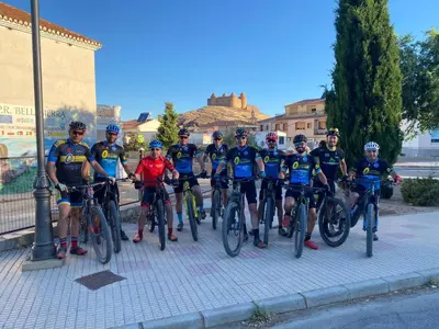 Montar en bicicleta en LABELLA - Hostal Rural Restaurante o alrededores