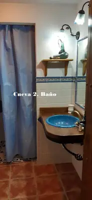 Un baño de Cuevas Lourdes