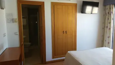 Cama o camas de una habitación en Hostal Mediterraneo