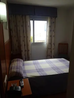 Cama o camas de una habitación en Hostal Mediterraneo