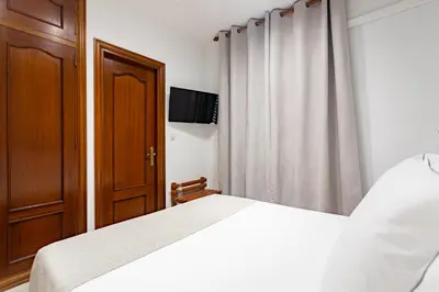 Cama o camas de una habitación en Hostal La Costa