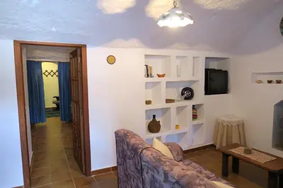 Una televisión o centro de entretenimiento en Cueva Alcázar