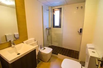 Un baño de Apartamentos 16:9 Playa Suites